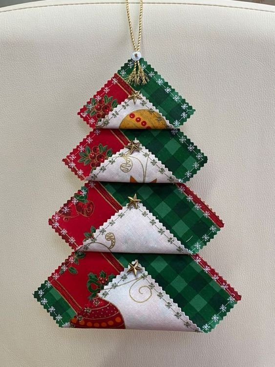 Folded Fabric Christmas Tree Decorations - Creative.craftsforlove.com